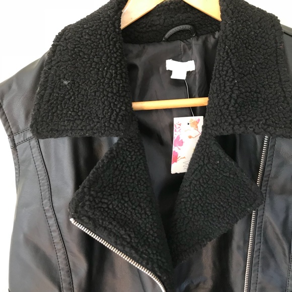 NWT Wild Pearl Black Faux Shearling Moto Vest - Picture 3 of 5